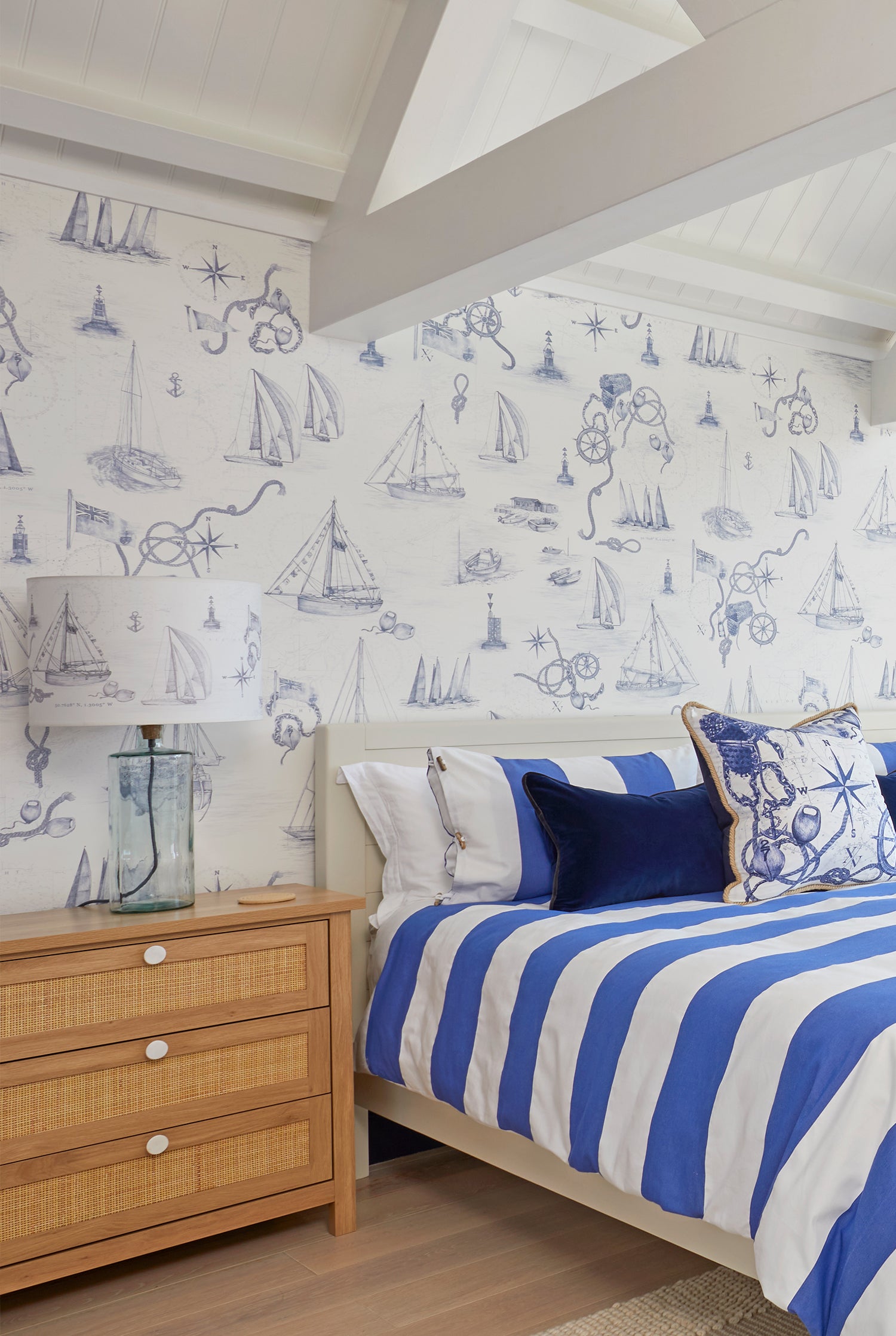 XV COWES MURAL Signature Wallpaper
